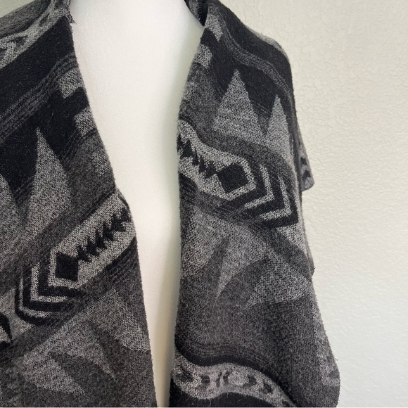 Dylan Los Angeles Geometric Patterned Aztec Style Gray Hooded Sweater Size Small - Picture 3 of 15